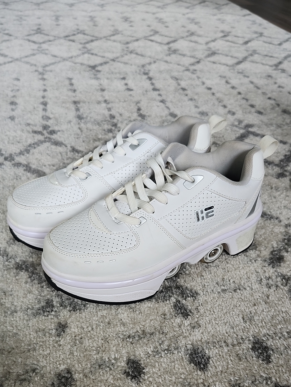 White Women's Liekick Roller Sneakers